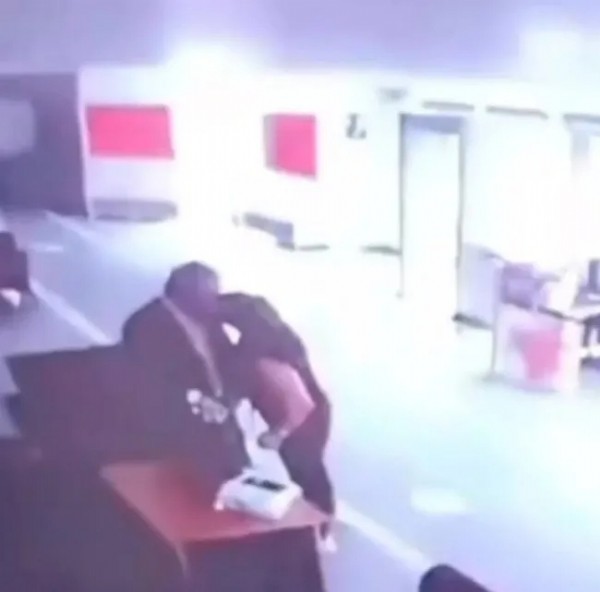 Uygunsuz görüntüleri gündem olmuştu: CHP'li Belediye Başkan Yardımcısı Fidan Gül’ün kapısını polise Murat Miniç açmış!
